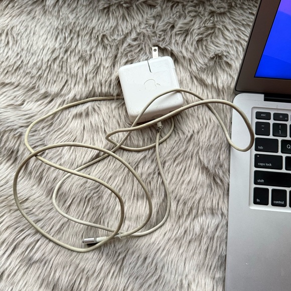 Macbook *Read Description* - Picture 6 of 8